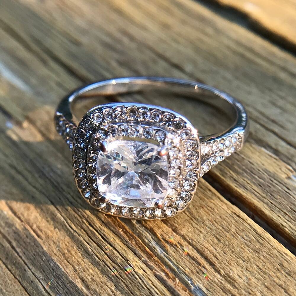 Clear cut crystal double halo crystal center fashion ring appr. size 7.25